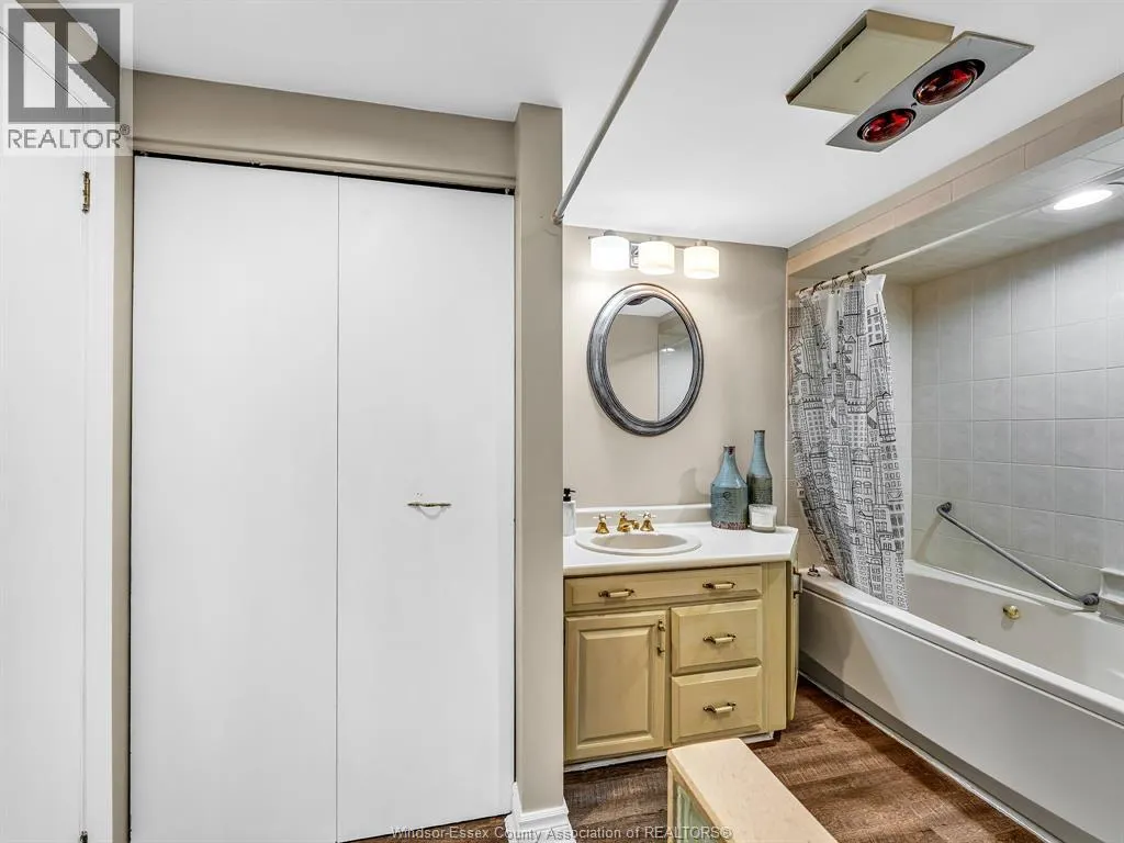 109 Robson ROAD Unit# 201