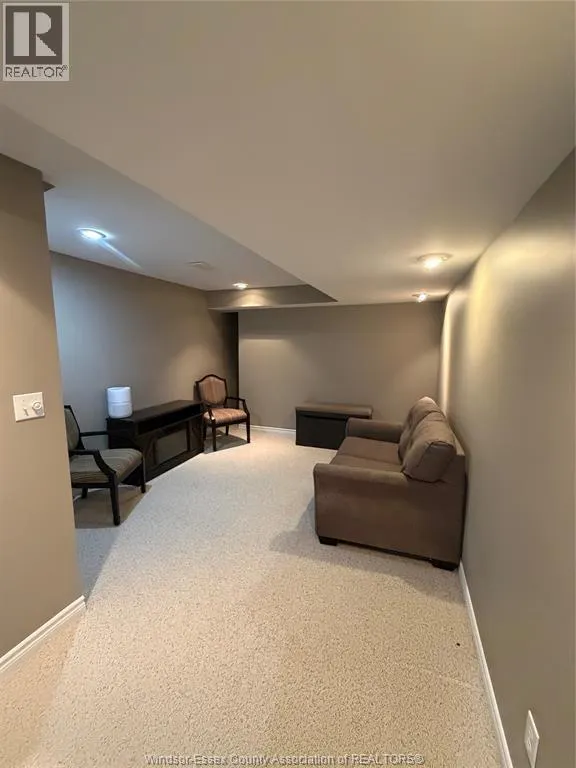 23 Malibu Dr