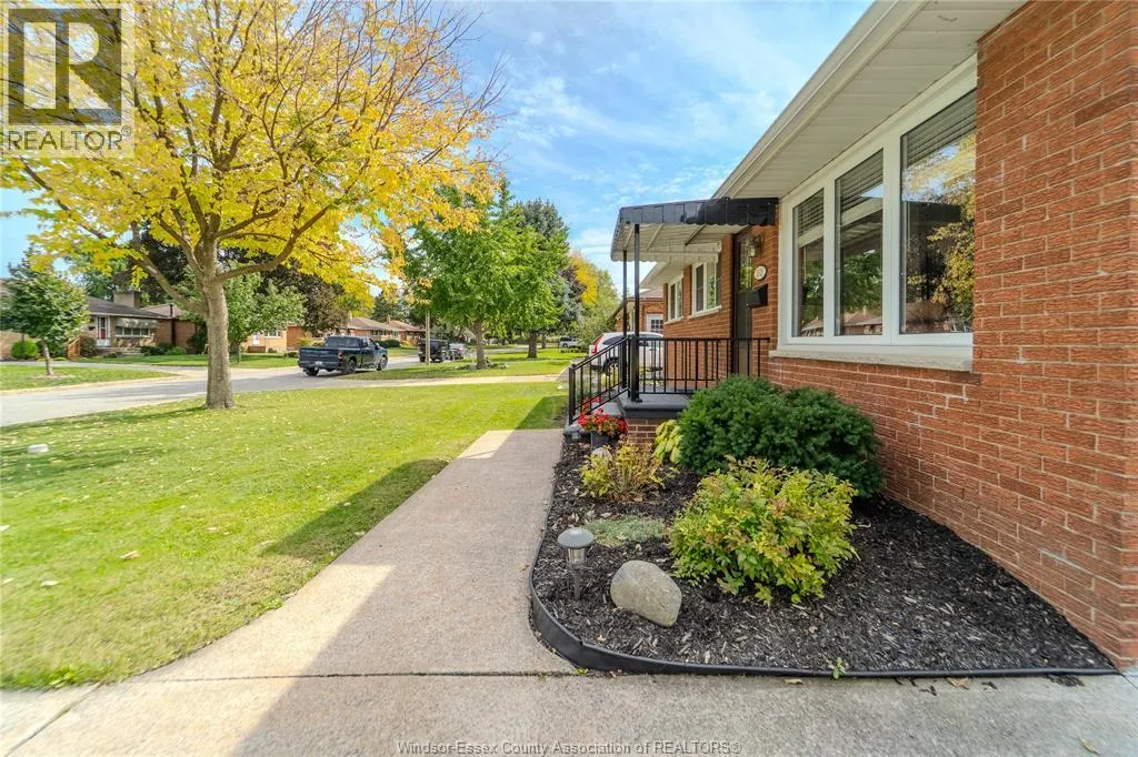 1049 BUCKINGHAM ROAD