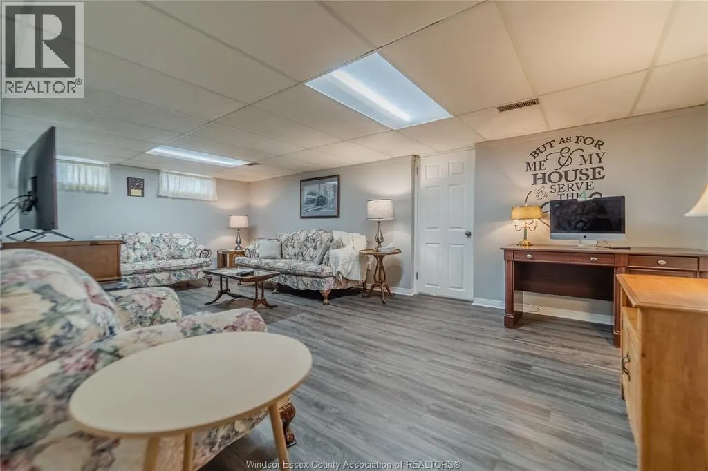1049 BUCKINGHAM ROAD