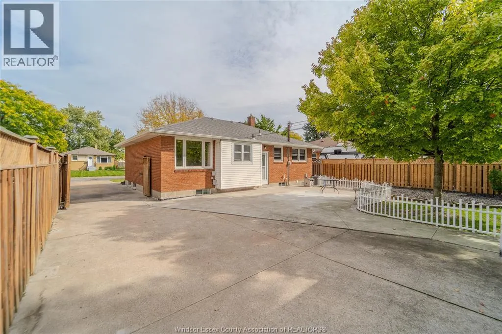 1049 BUCKINGHAM ROAD