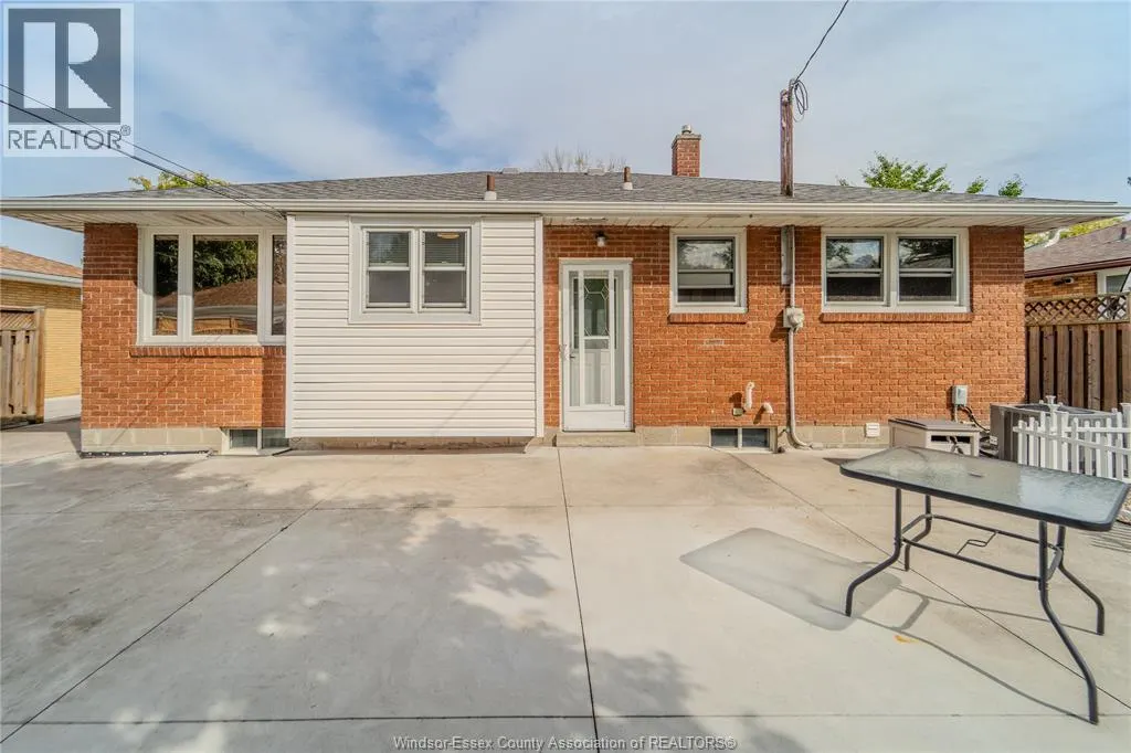 1049 BUCKINGHAM ROAD