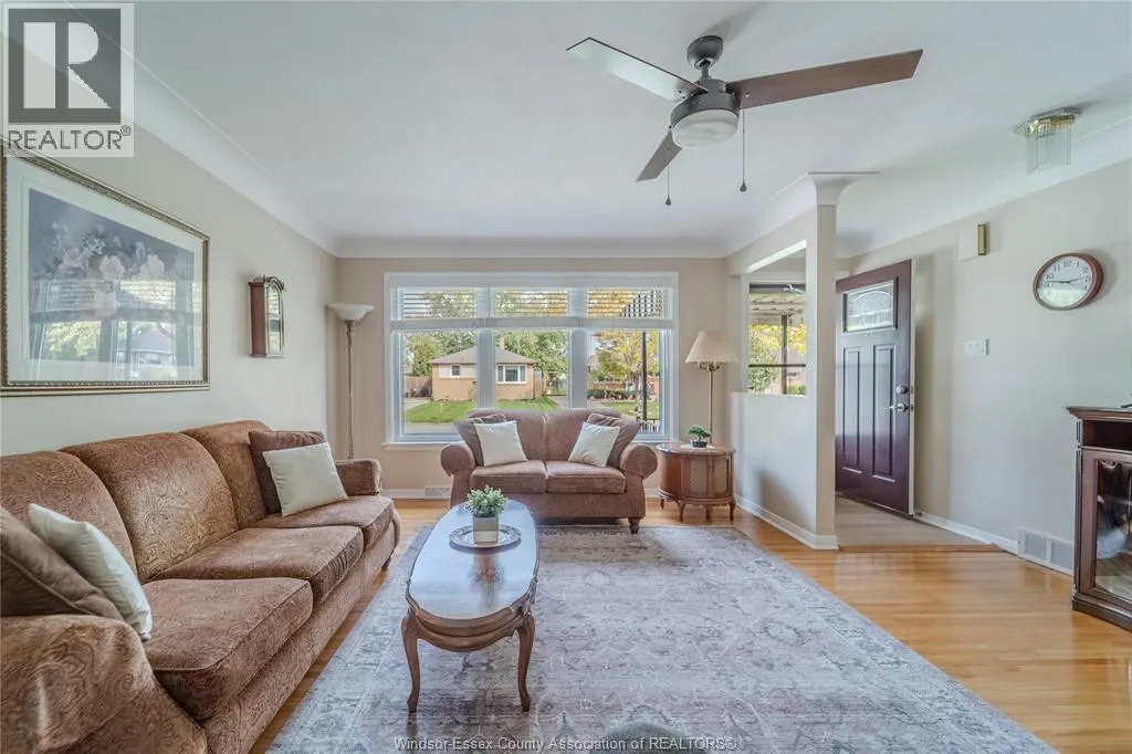 1049 BUCKINGHAM ROAD