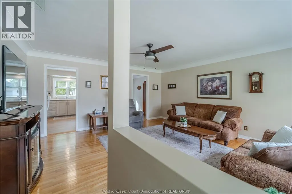 1049 BUCKINGHAM ROAD