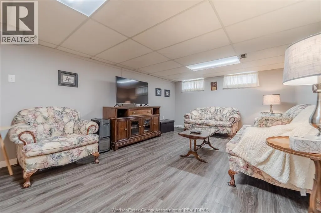 1049 BUCKINGHAM ROAD