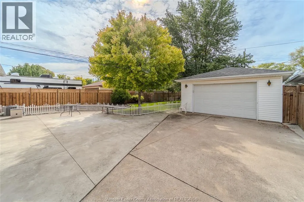 1049 BUCKINGHAM ROAD