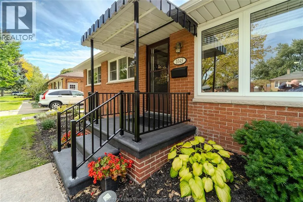 1049 BUCKINGHAM ROAD