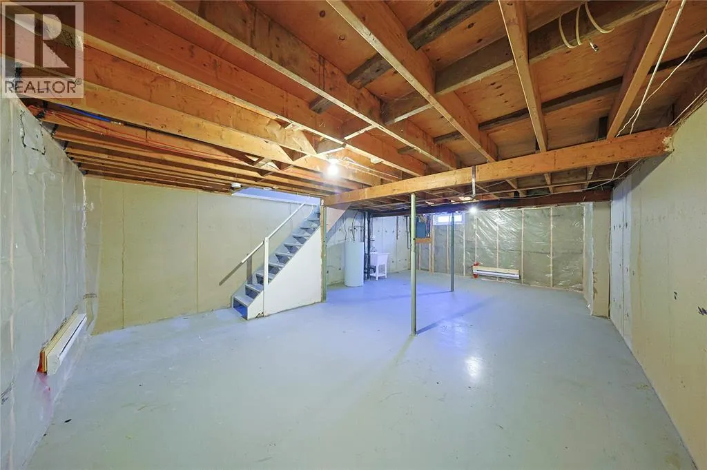 253 Hampton AVENUE