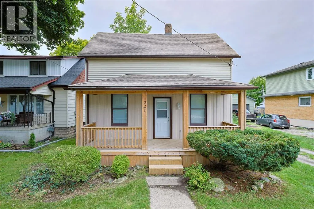 221 Bright STREET