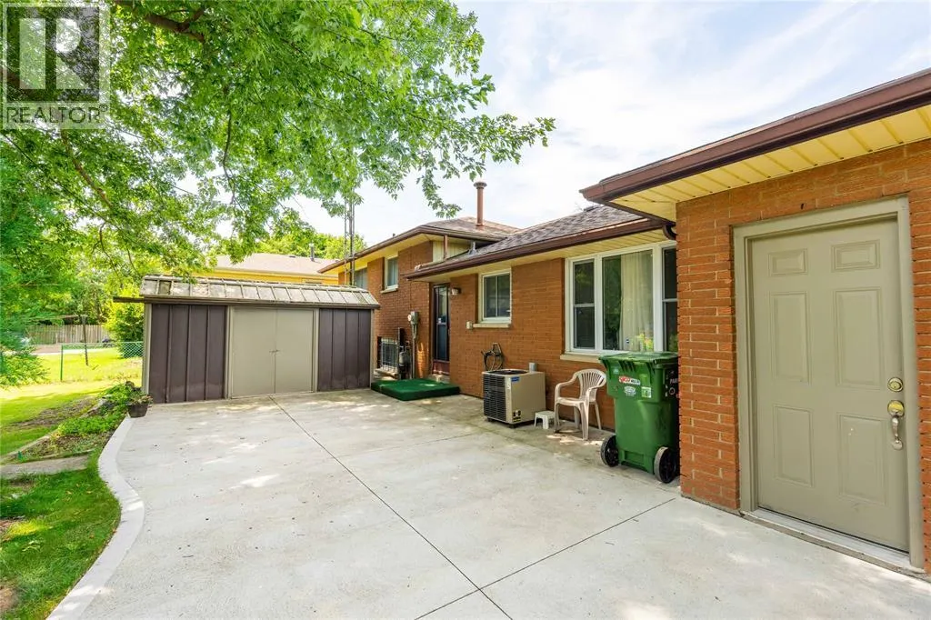 8 PARRY DRIVE