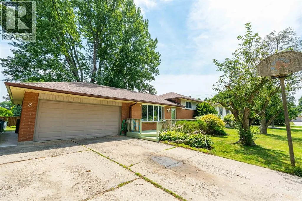 8 PARRY DRIVE