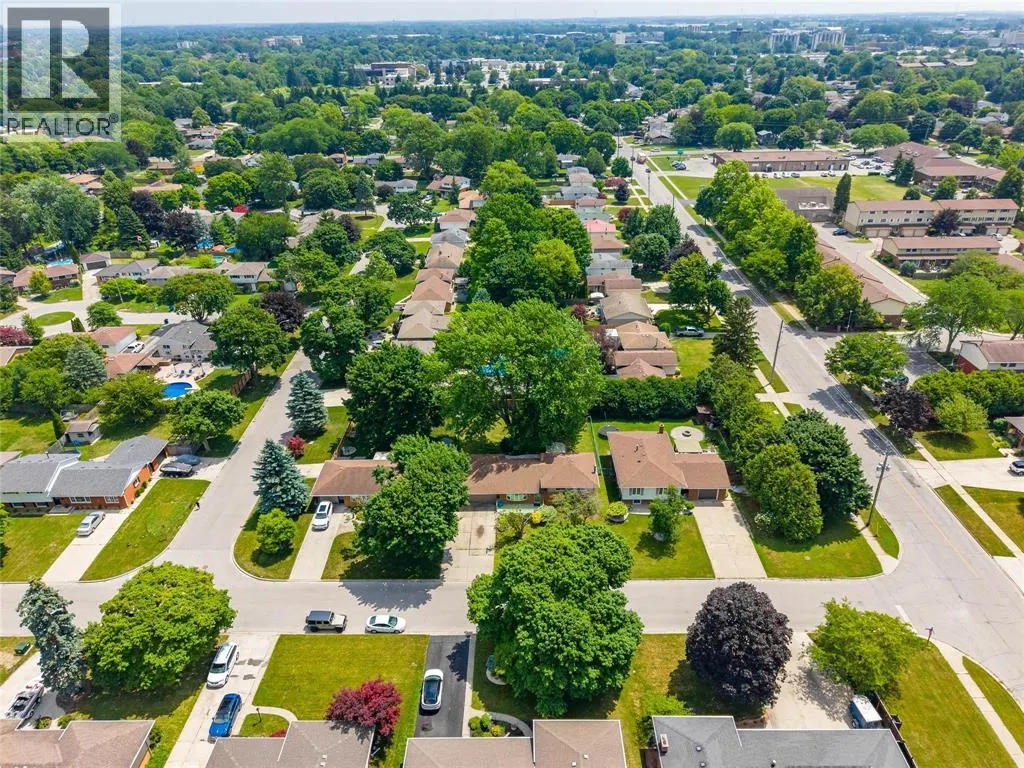 8 PARRY DRIVE