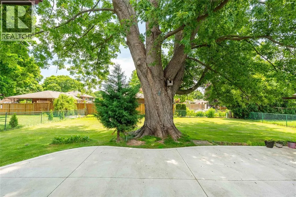 8 PARRY DRIVE