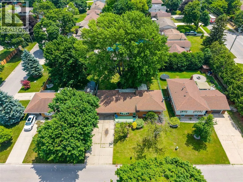 8 PARRY DRIVE