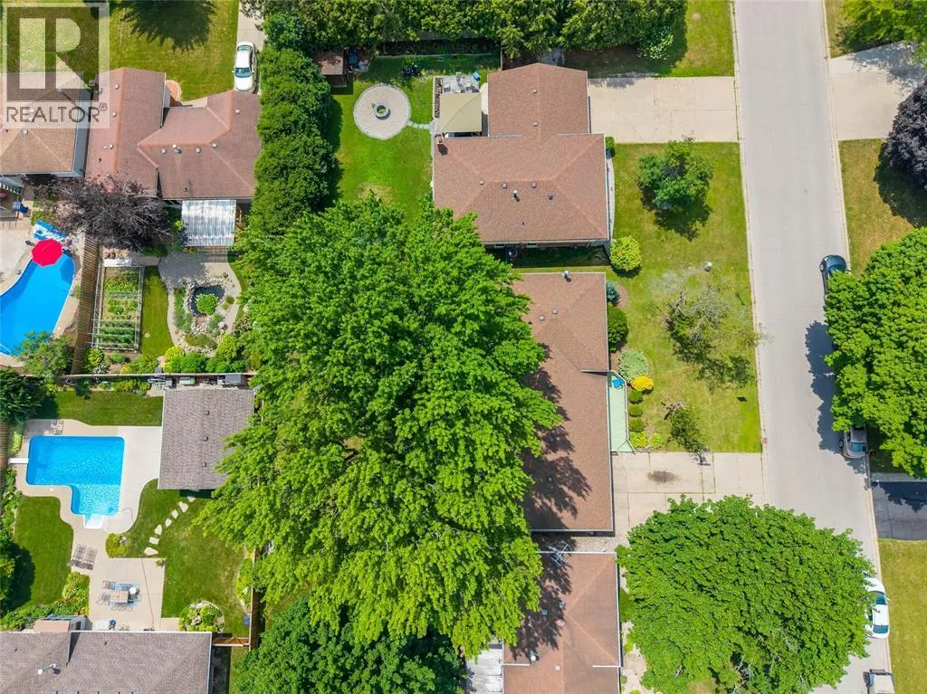 8 PARRY DRIVE