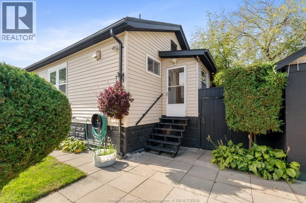 404 CAROLINE STREET