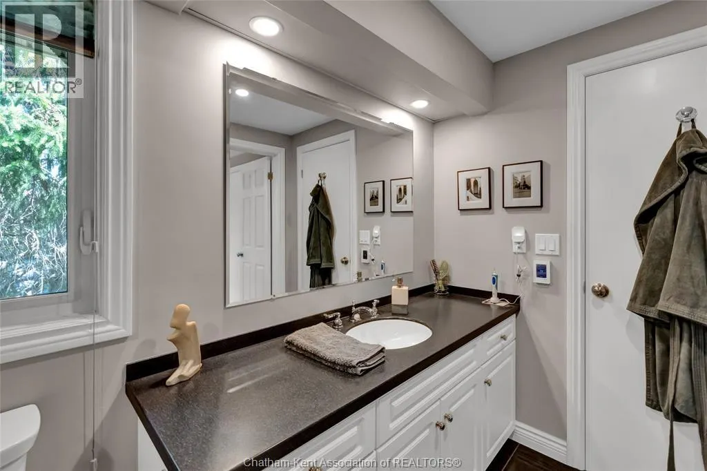 9133 Woodland CRESCENT