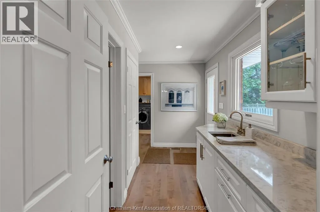 9133 Woodland CRESCENT