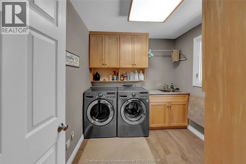 9133 Woodland CRESCENT