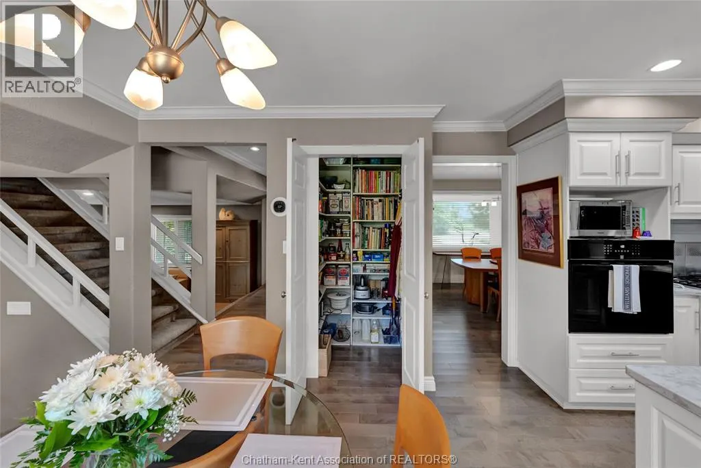 9133 Woodland CRESCENT