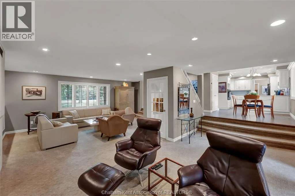 9133 Woodland CRESCENT