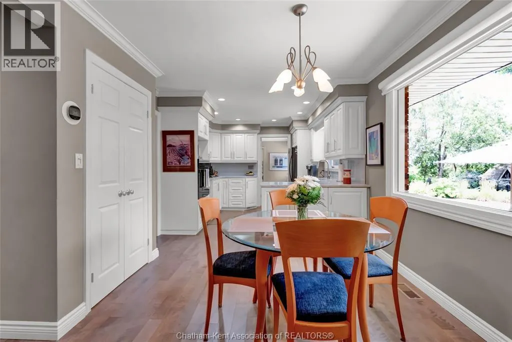9133 Woodland CRESCENT