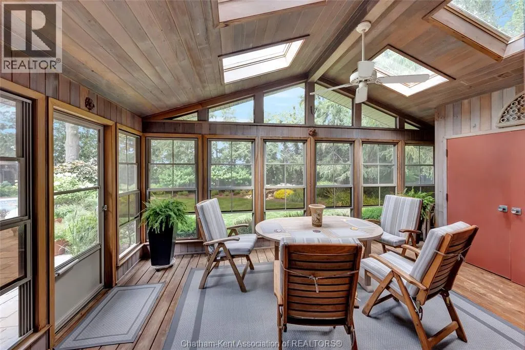9133 Woodland CRESCENT