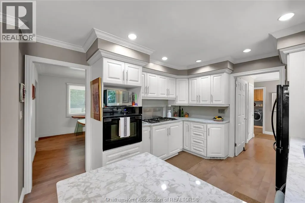 9133 Woodland CRESCENT