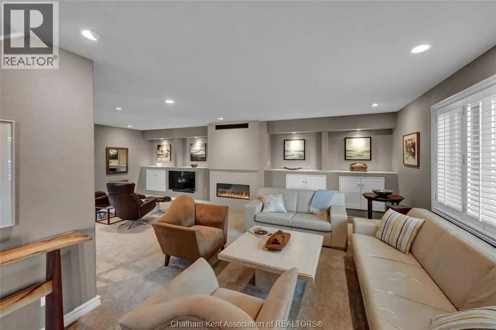 9133 Woodland CRESCENT