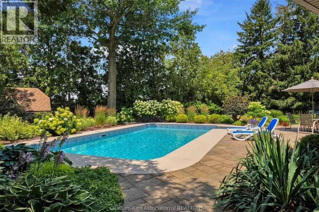 9133 Woodland CRESCENT