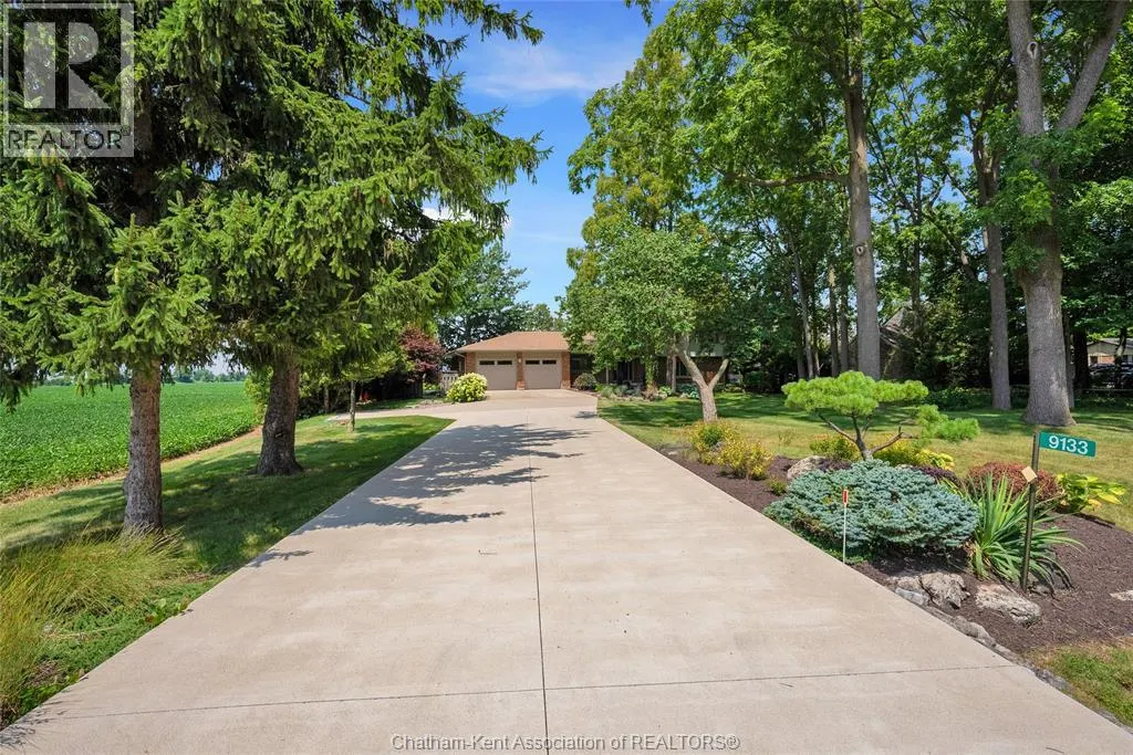 9133 Woodland CRESCENT