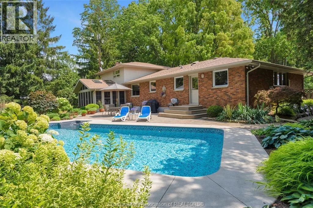 9133 Woodland CRESCENT
