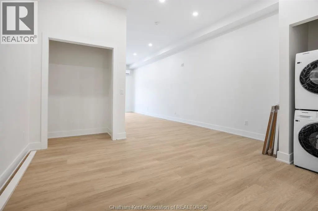 153 King STREET West Unit# 4