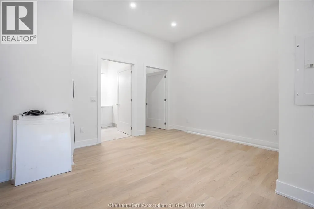 153 King STREET West Unit# 4