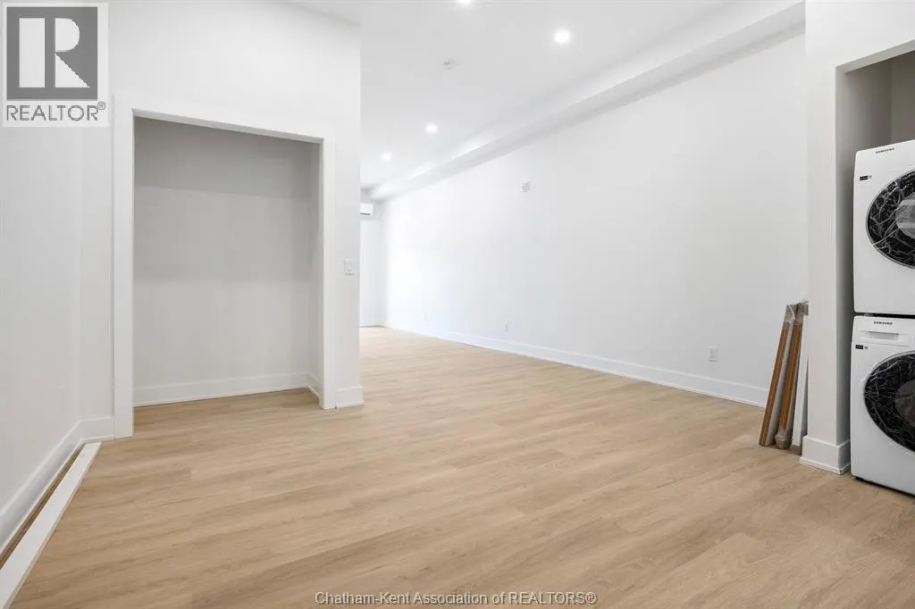 153 King STREET West Unit# 4