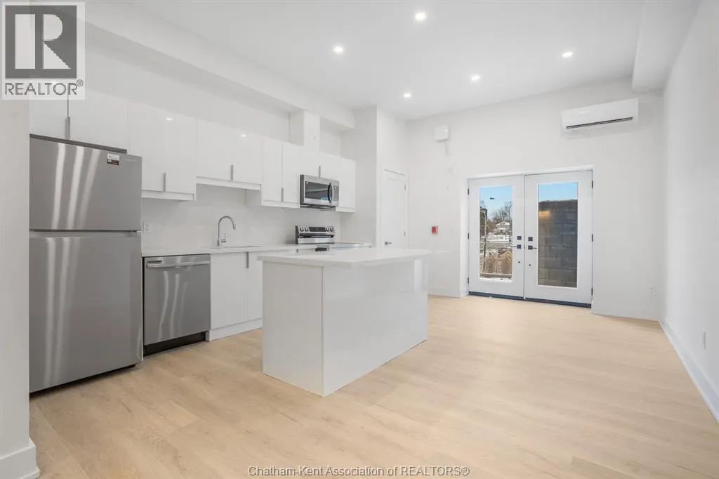 153 King STREET West Unit# 4