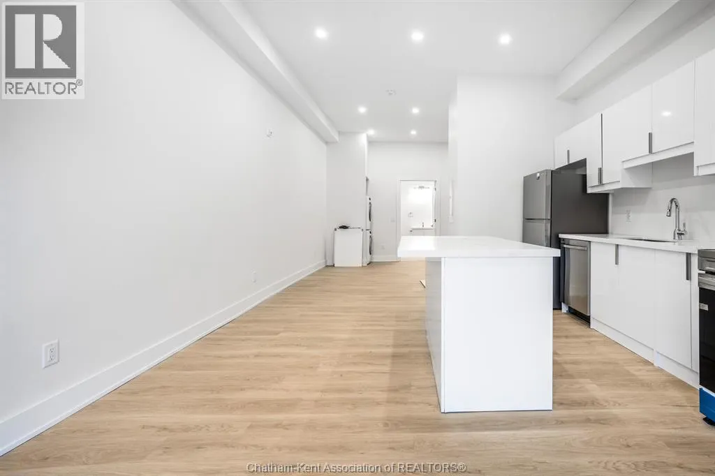153 King STREET West Unit# 4