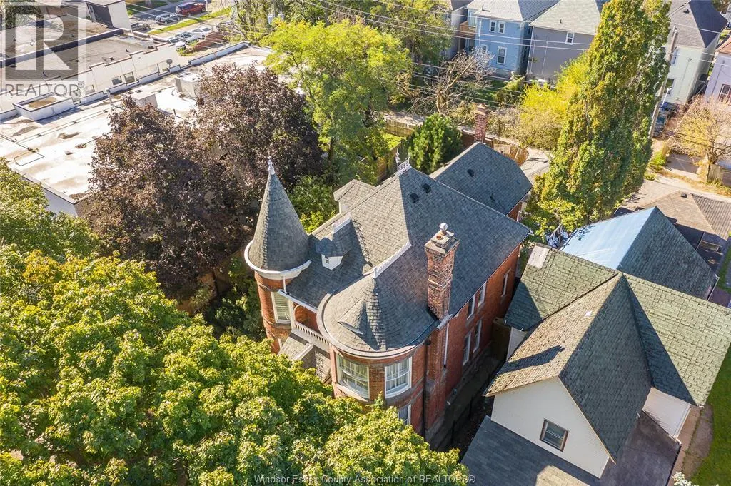 719 VICTORIA