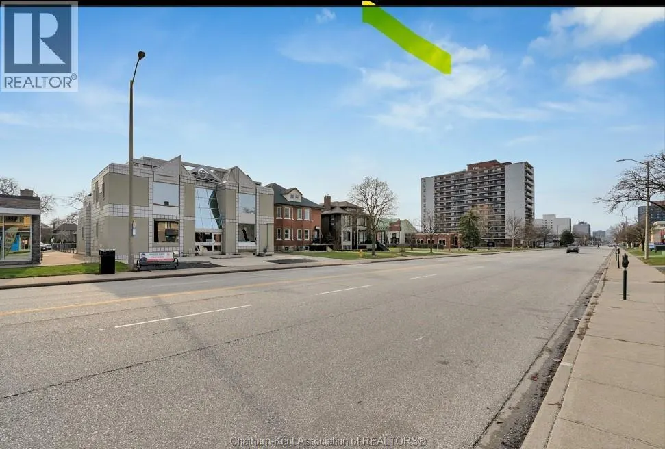 1585 Ouellette AVENUE