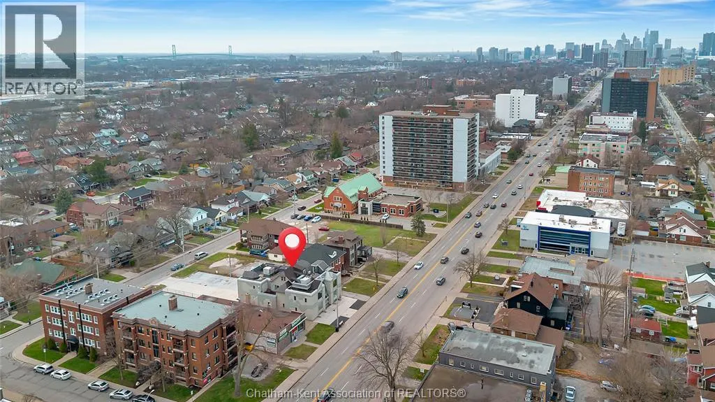 1585 Ouellette AVENUE