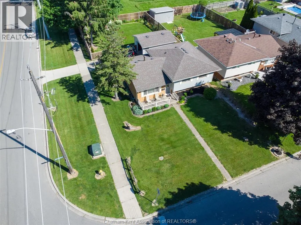 3 GOLDMERE DRIVE
