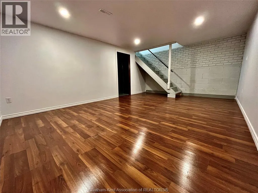 12 Athlone COURT