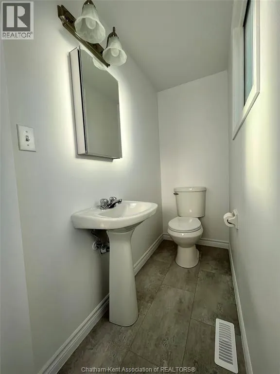 12 Athlone COURT