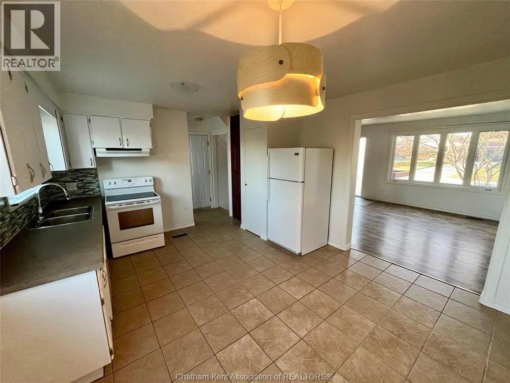 12 Athlone COURT