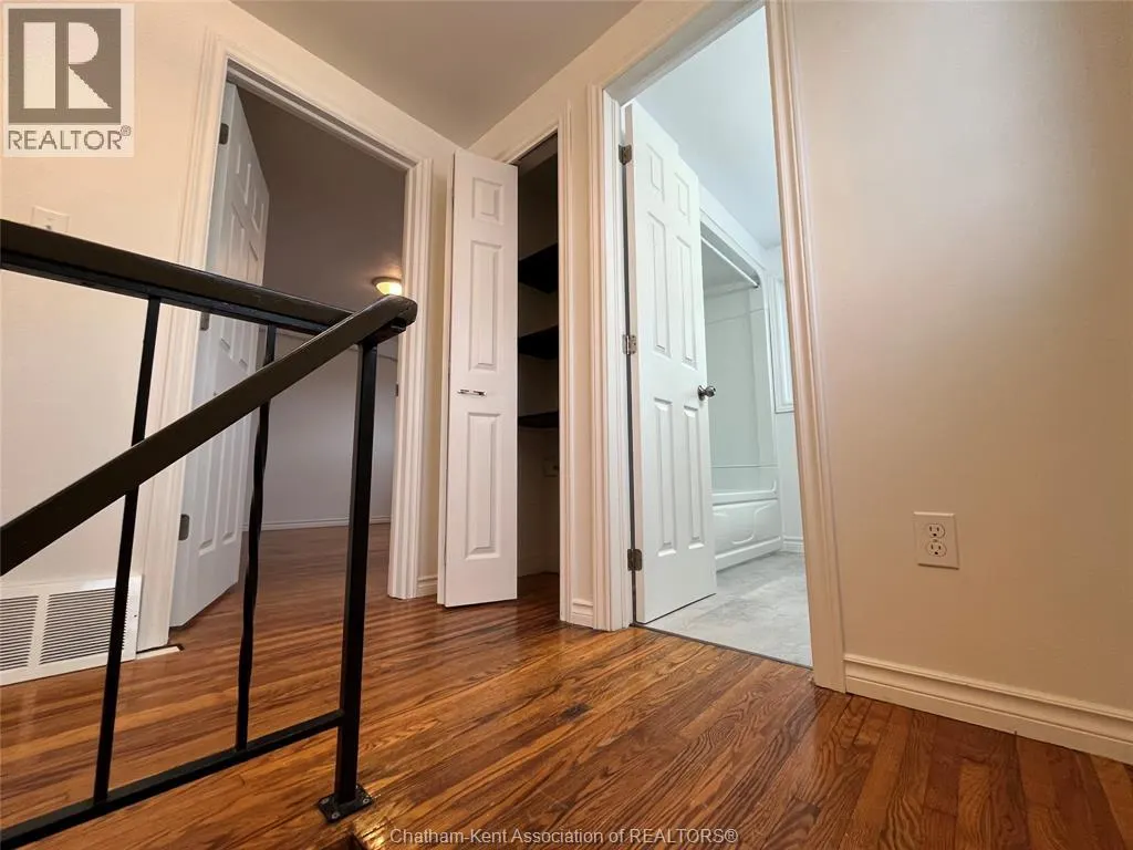 12 Athlone COURT