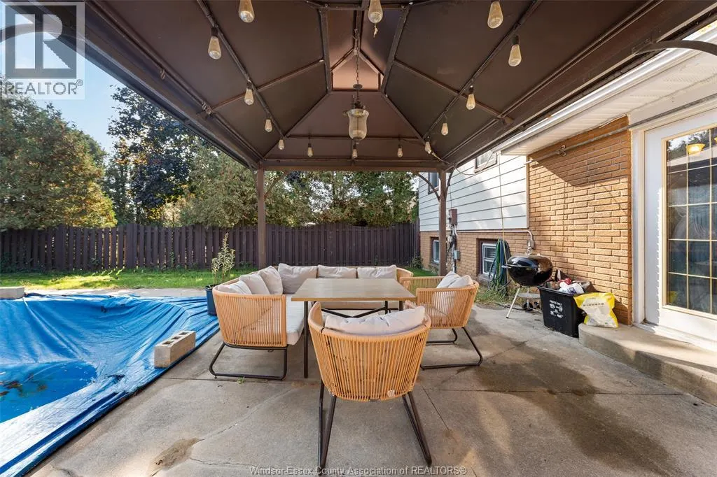 6 CAMELOT AVENUE