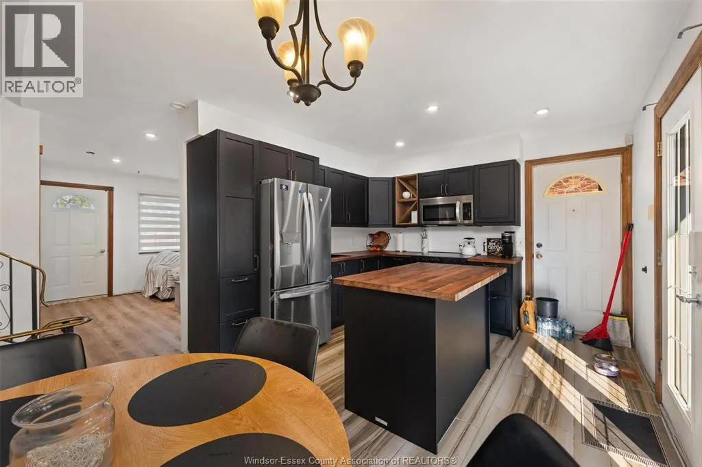 6 CAMELOT AVENUE