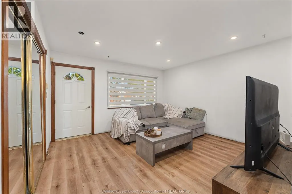 6 CAMELOT AVENUE