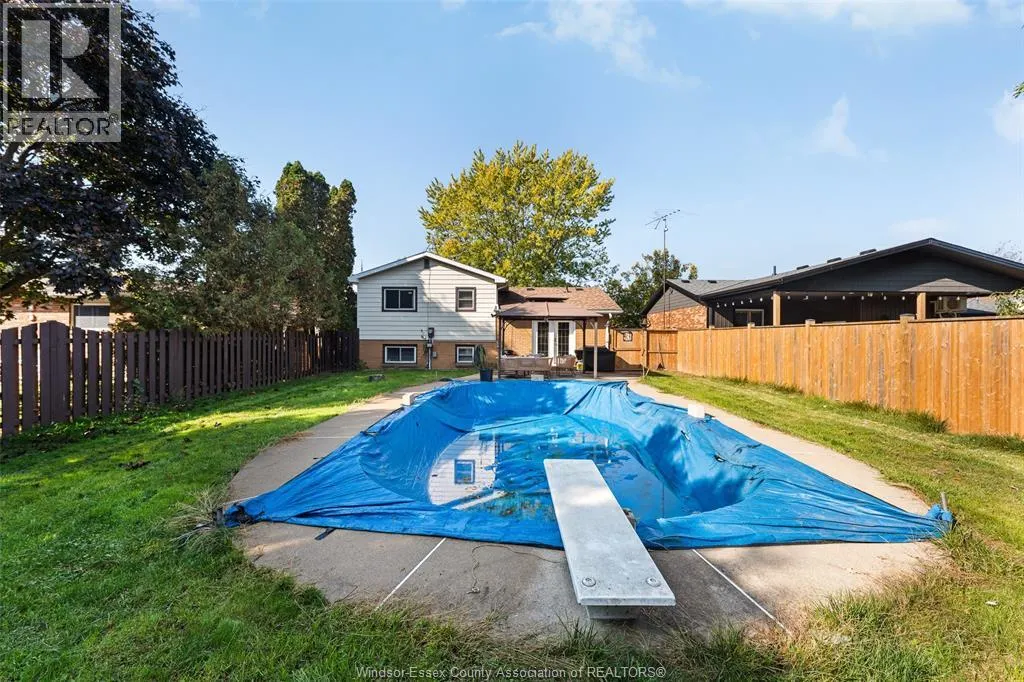 6 CAMELOT AVENUE