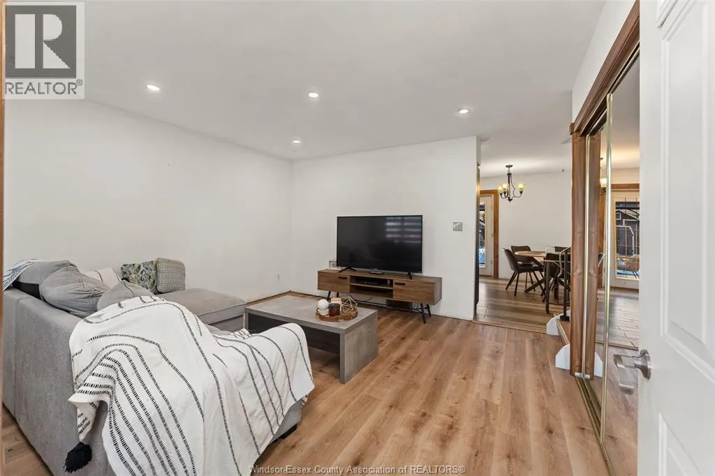 6 CAMELOT AVENUE